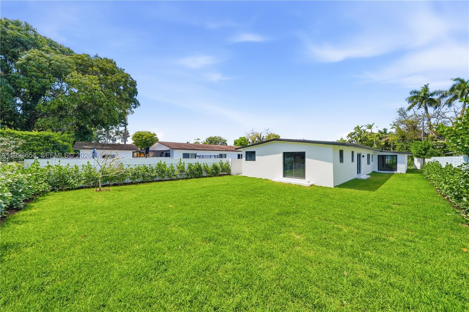 6332 SW 28th St, Miami FL 33155 — 33