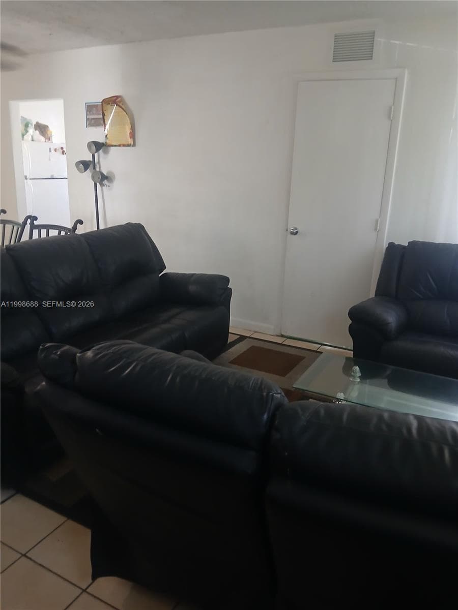 900 NW 75th St, Miami FL 33150 — 18