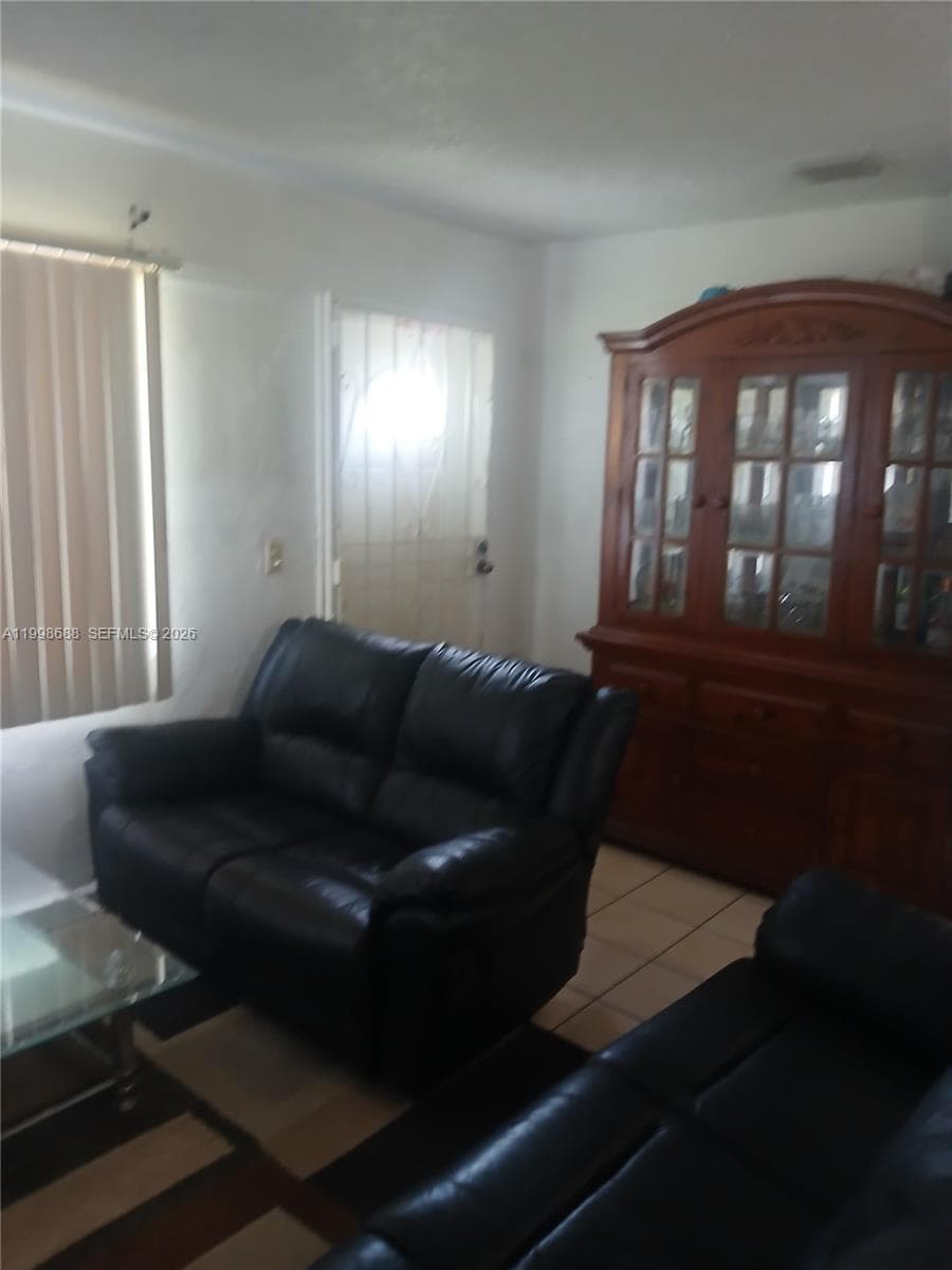 900 NW 75th St, Miami FL 33150 — 19