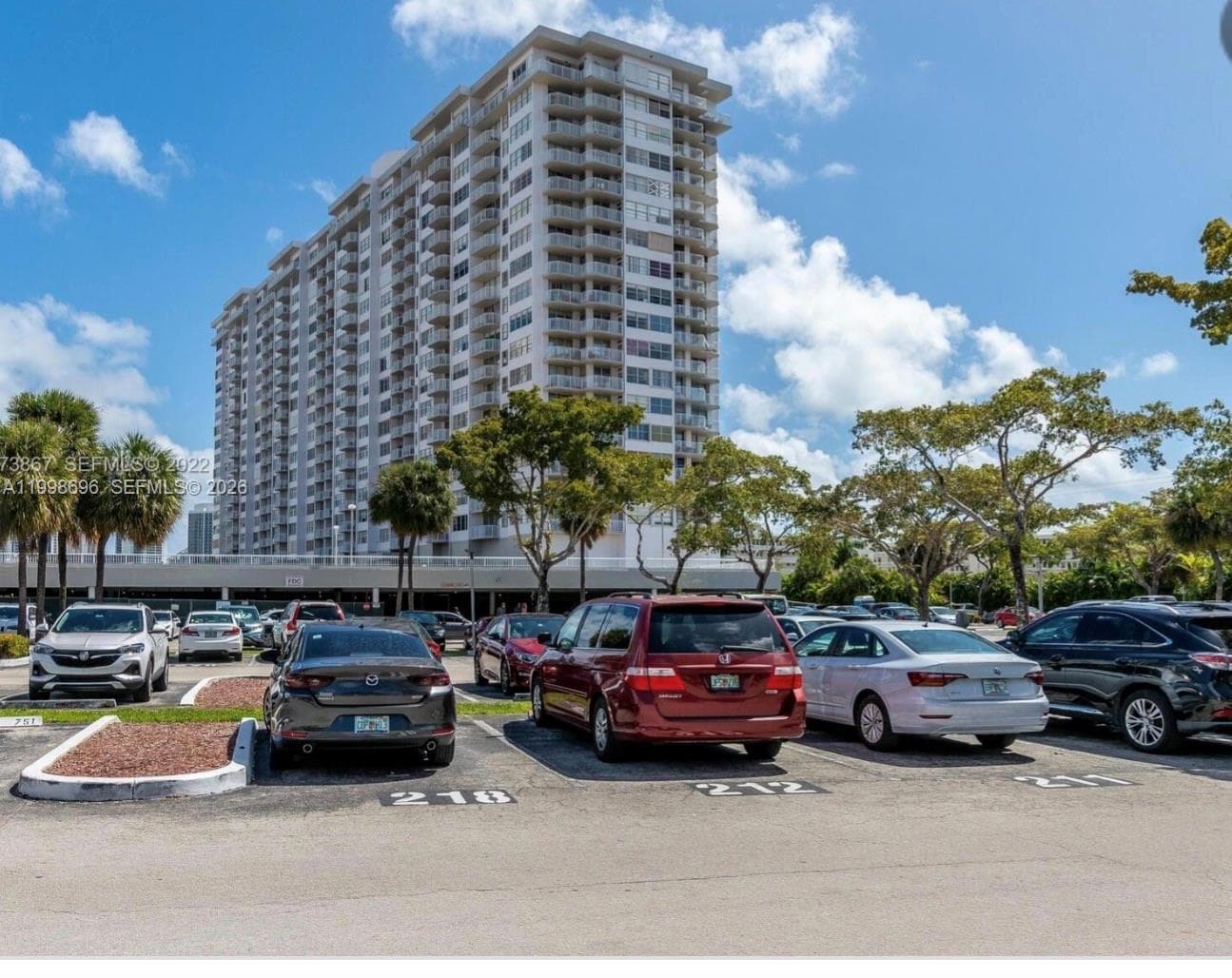 18041 Biscayne Blvd # 1104, Aventura FL 33160 — 2
