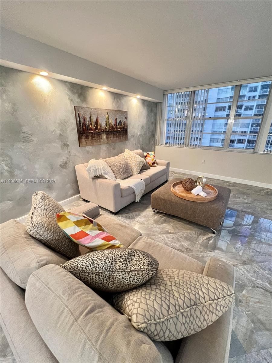 18041 Biscayne Blvd # 1104, Aventura FL 33160 — 13