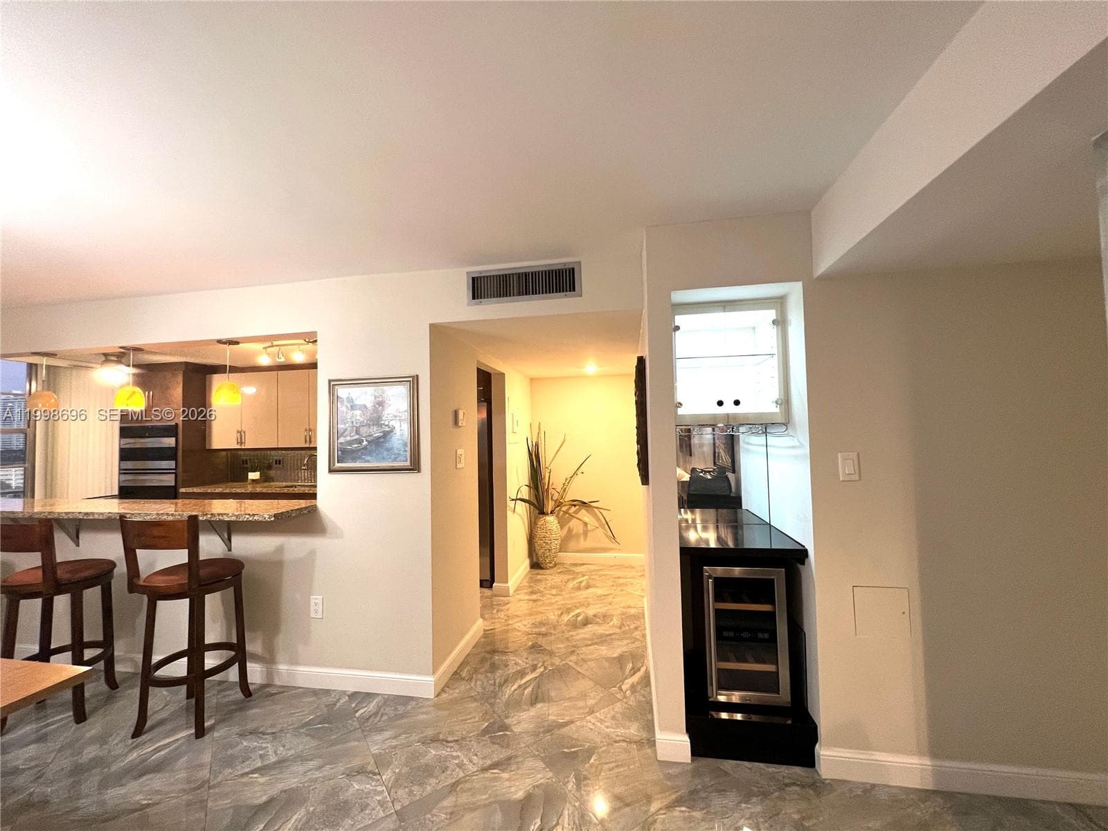 18041 Biscayne Blvd # 1104, Aventura FL 33160 — 17