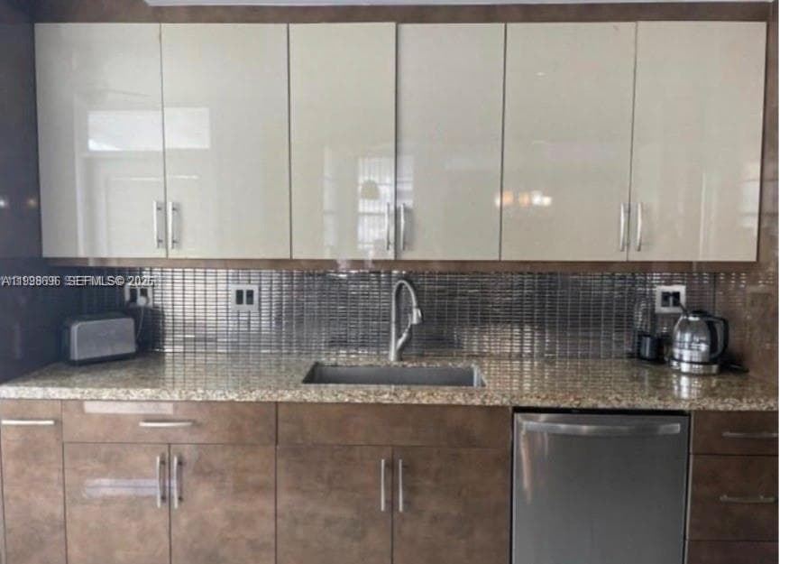 18041 Biscayne Blvd # 1104, Aventura FL 33160 — 3