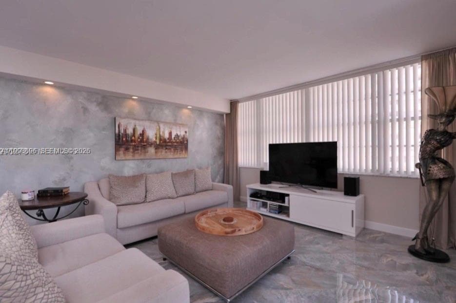 18041 Biscayne Blvd # 1104, Aventura FL 33160 — 1