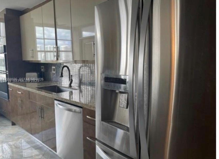18041 Biscayne Blvd # 1104, Aventura FL 33160 — 4