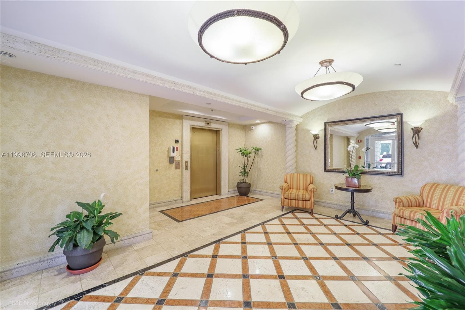Lake Villa Two Condo, Key Biscayne, FL — 34