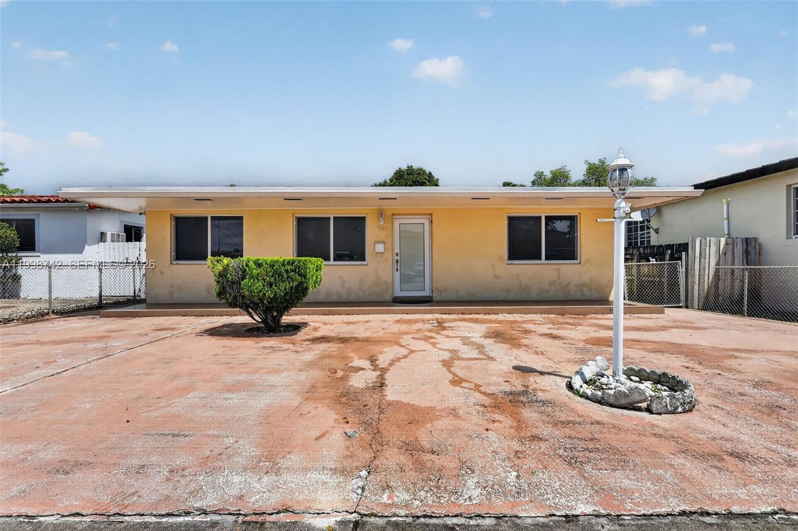 733 W 33rd St, Hialeah FL 33012 — 1