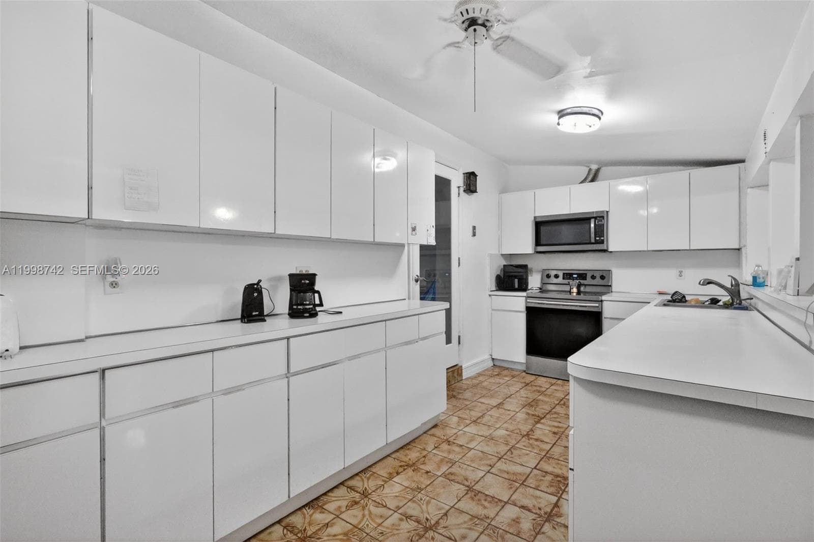 733 W 33rd St, Hialeah FL 33012 — 20