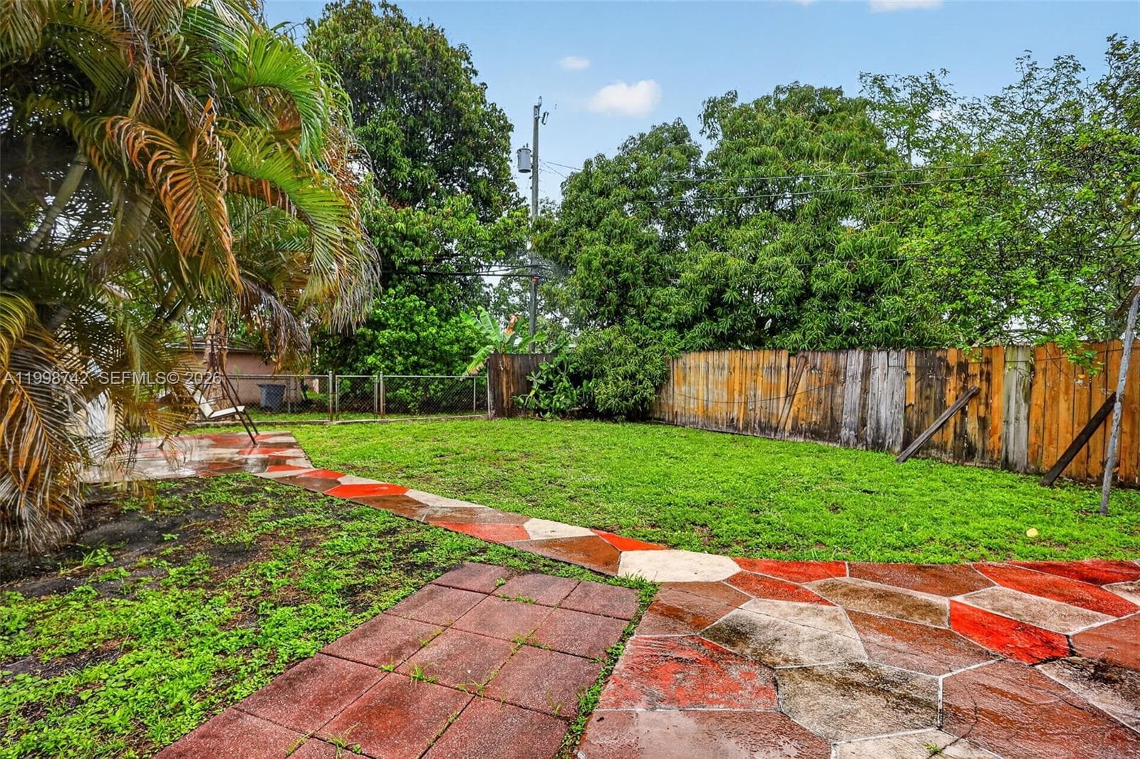 733 W 33rd St, Hialeah FL 33012 — 35