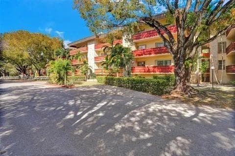 1205 Mariposa Ave # 219, Coral Gables FL 33146 — 1