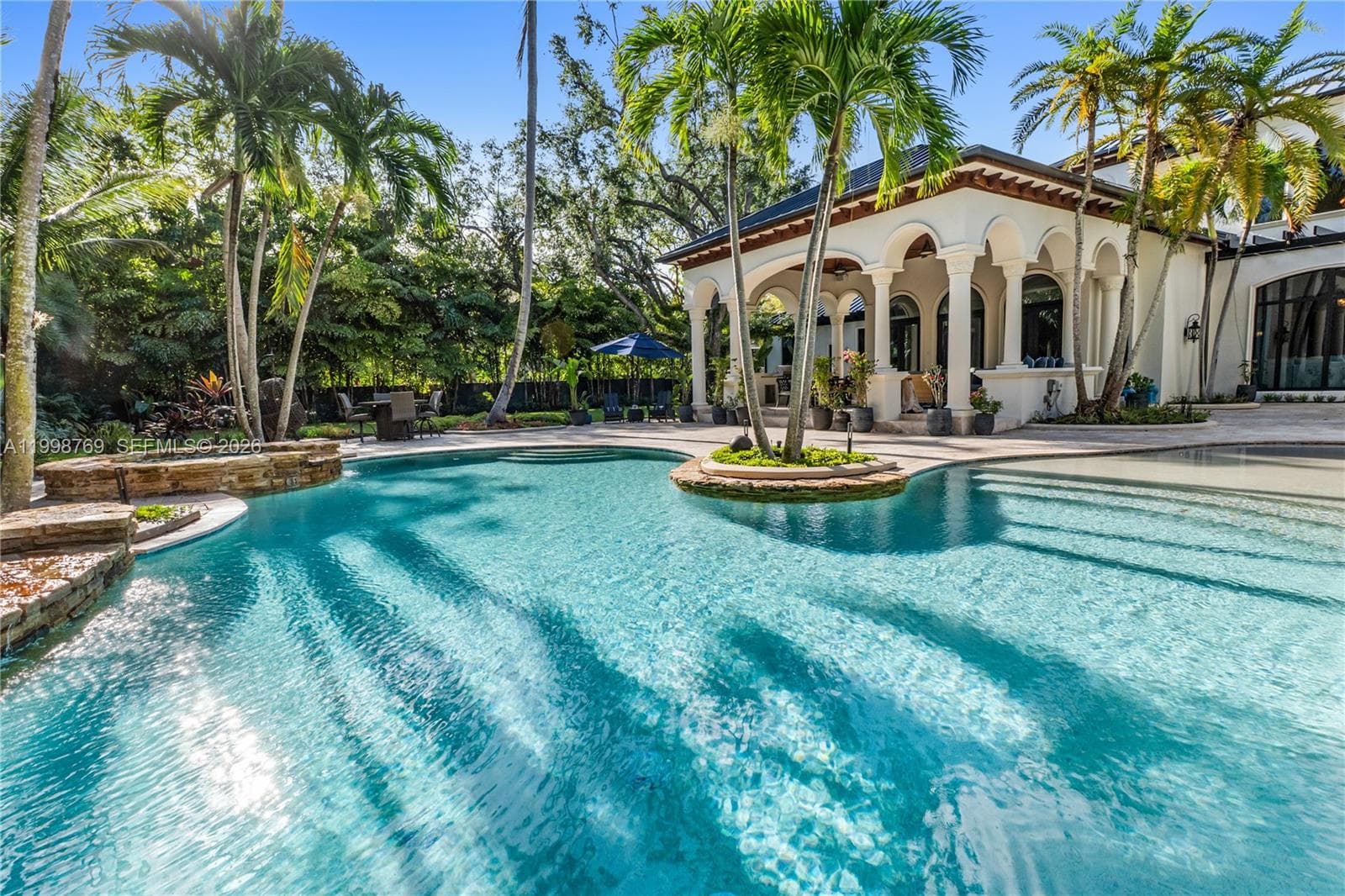 6350 SW 107th St, Pinecrest FL 33156 — 75