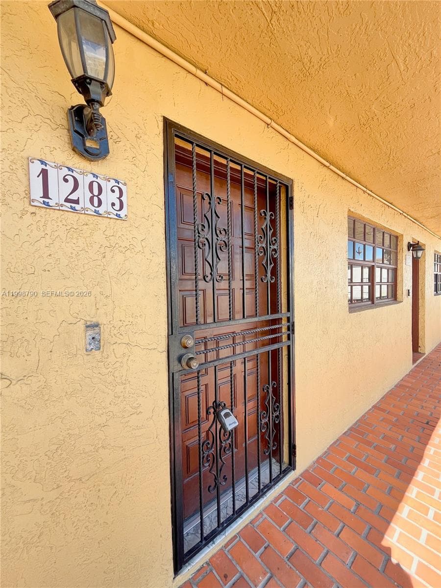 1283 W 51st Place # 12, Hialeah FL 33012 — 2