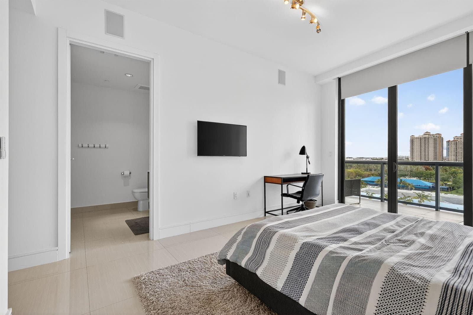 3250 NE 188th Street # 706, Aventura FL 33180 — 23