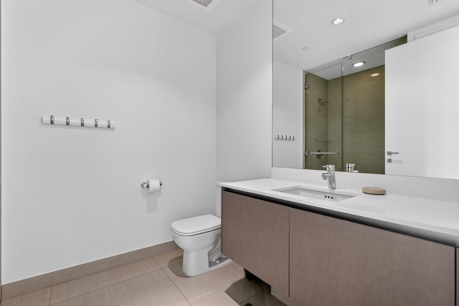 3250 NE 188th Street # 706, Aventura FL 33180 — 24