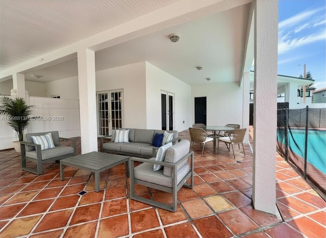 10140 SW 26th Ter, Miami FL 33165 — 9