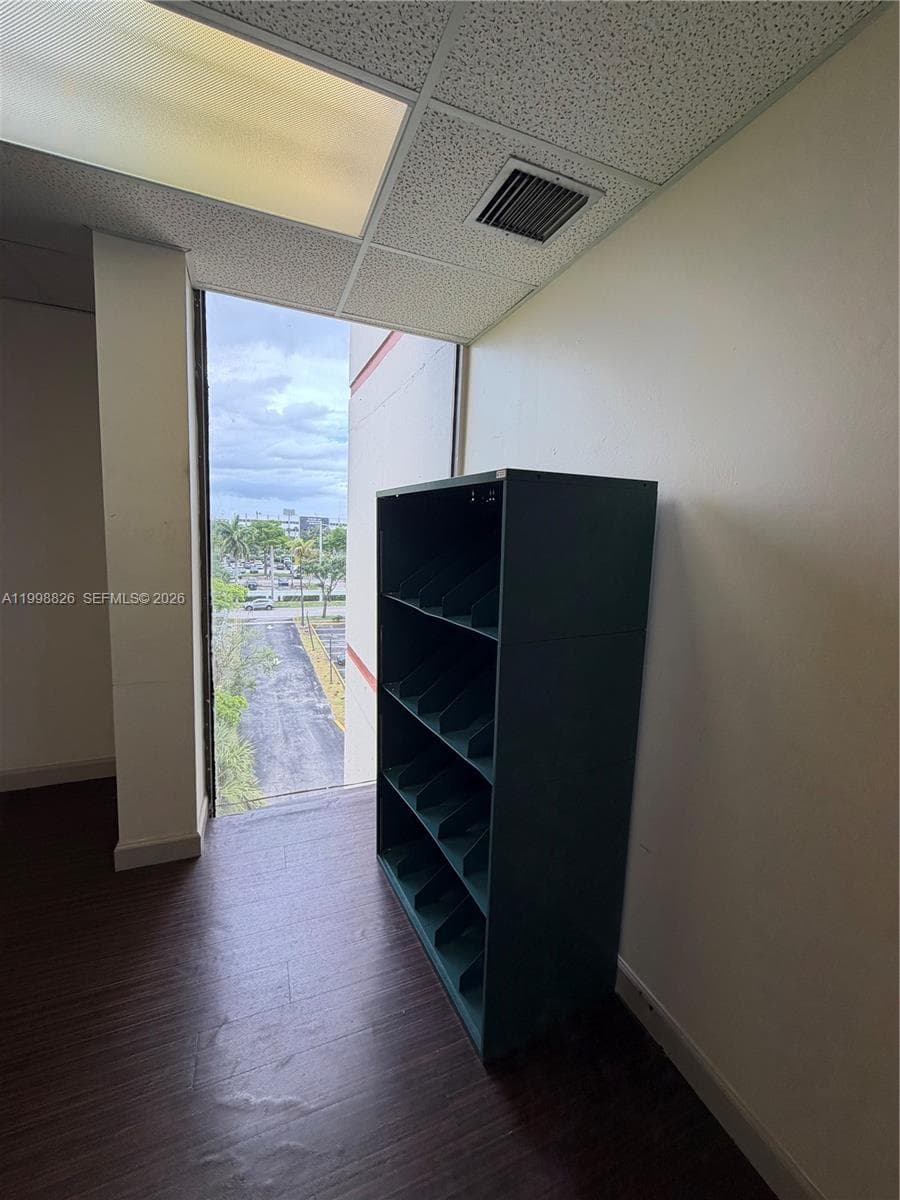 101 NW 167th St, North Miami Beach FL 33169 — 11