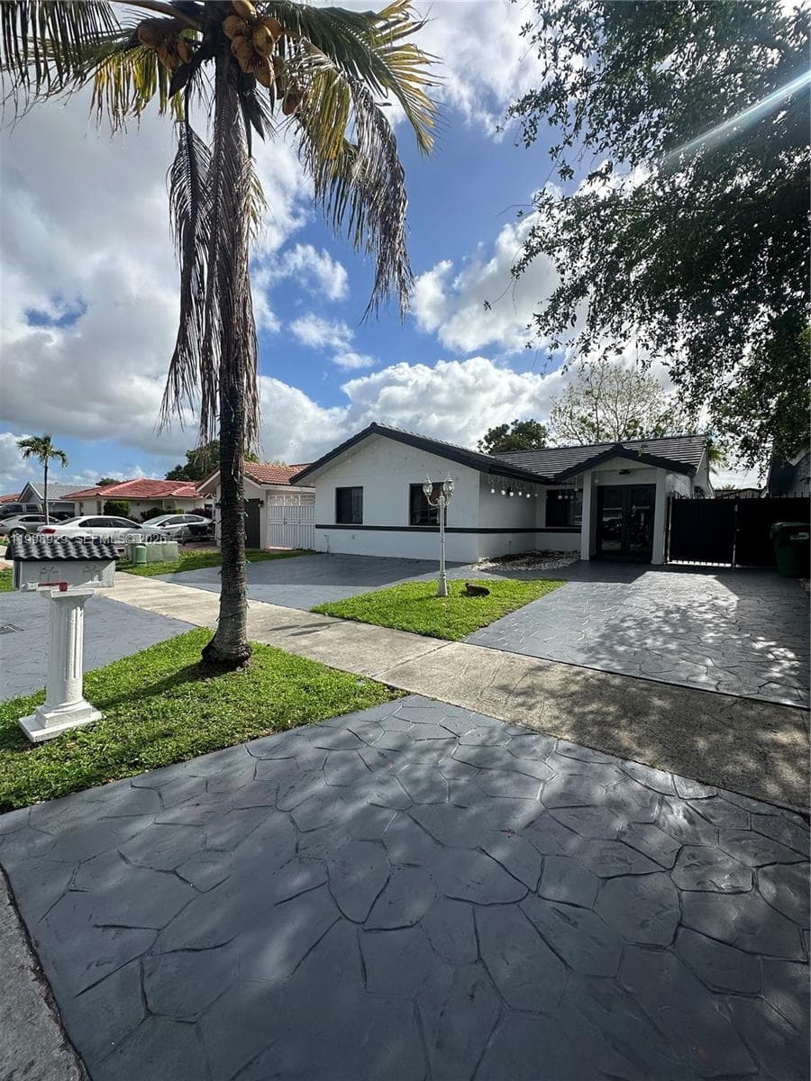 5923 SW 147th Pl, Miami FL 33193 — 2