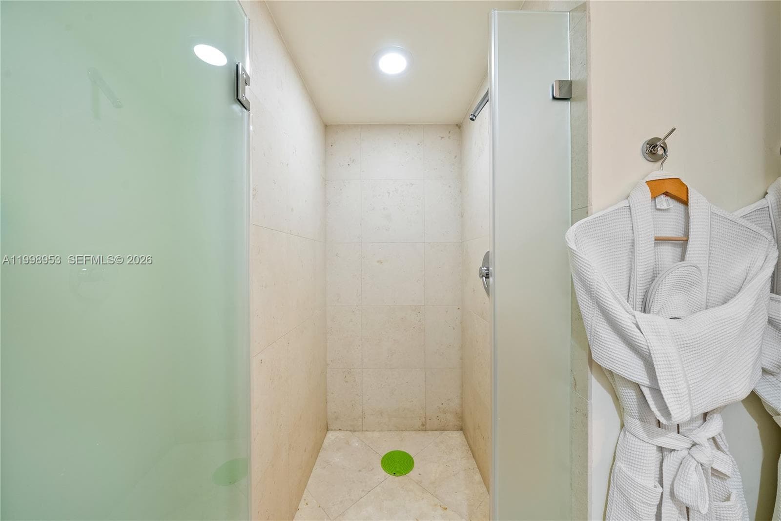 450 Alton Rd # 704, Miami Beach FL 33139 — 33