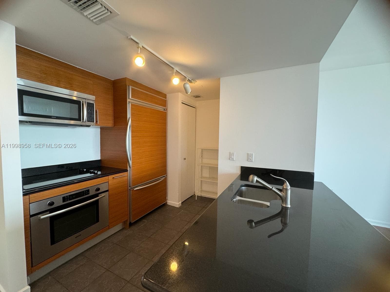 50 BISCAYNE Blvd # 3807, Miami FL 33132 — 6