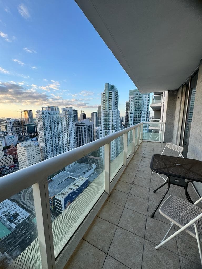 50 BISCAYNE Blvd # 3807, Miami FL 33132 — 17