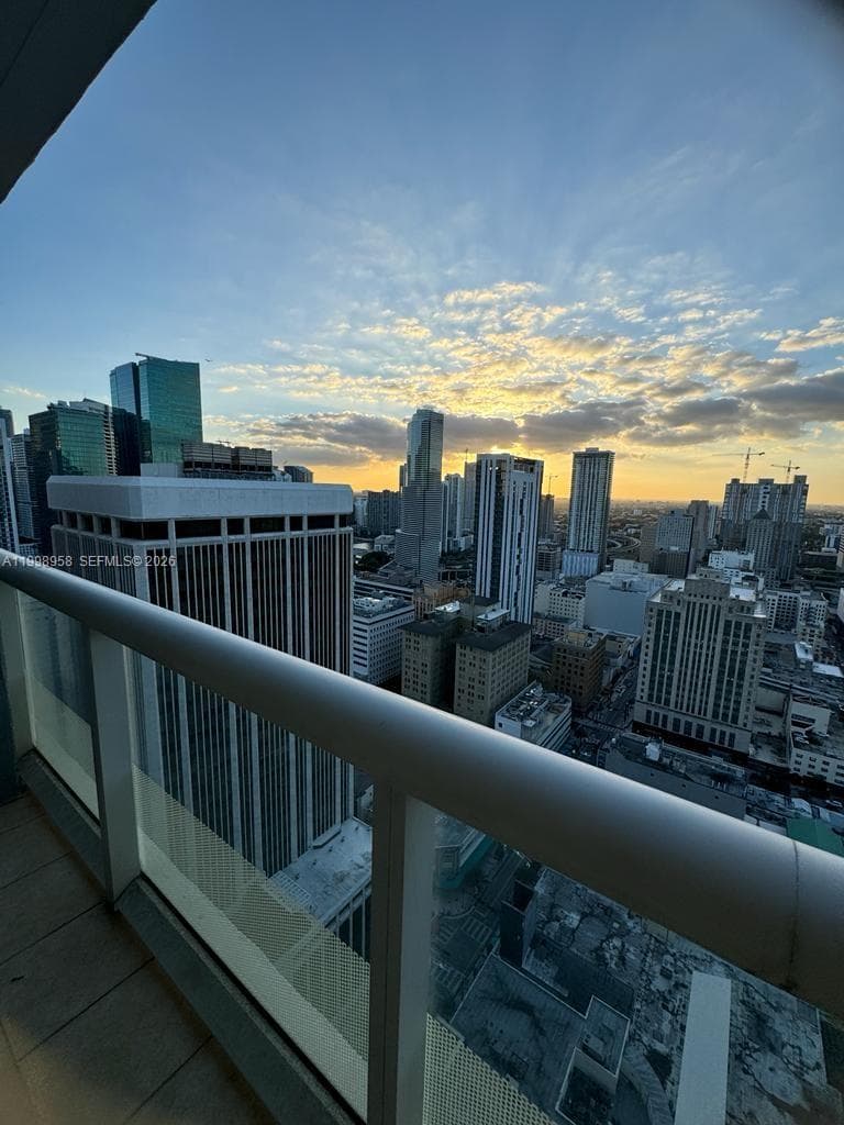 50 BISCAYNE Blvd # 3807, Miami FL 33132 — 18