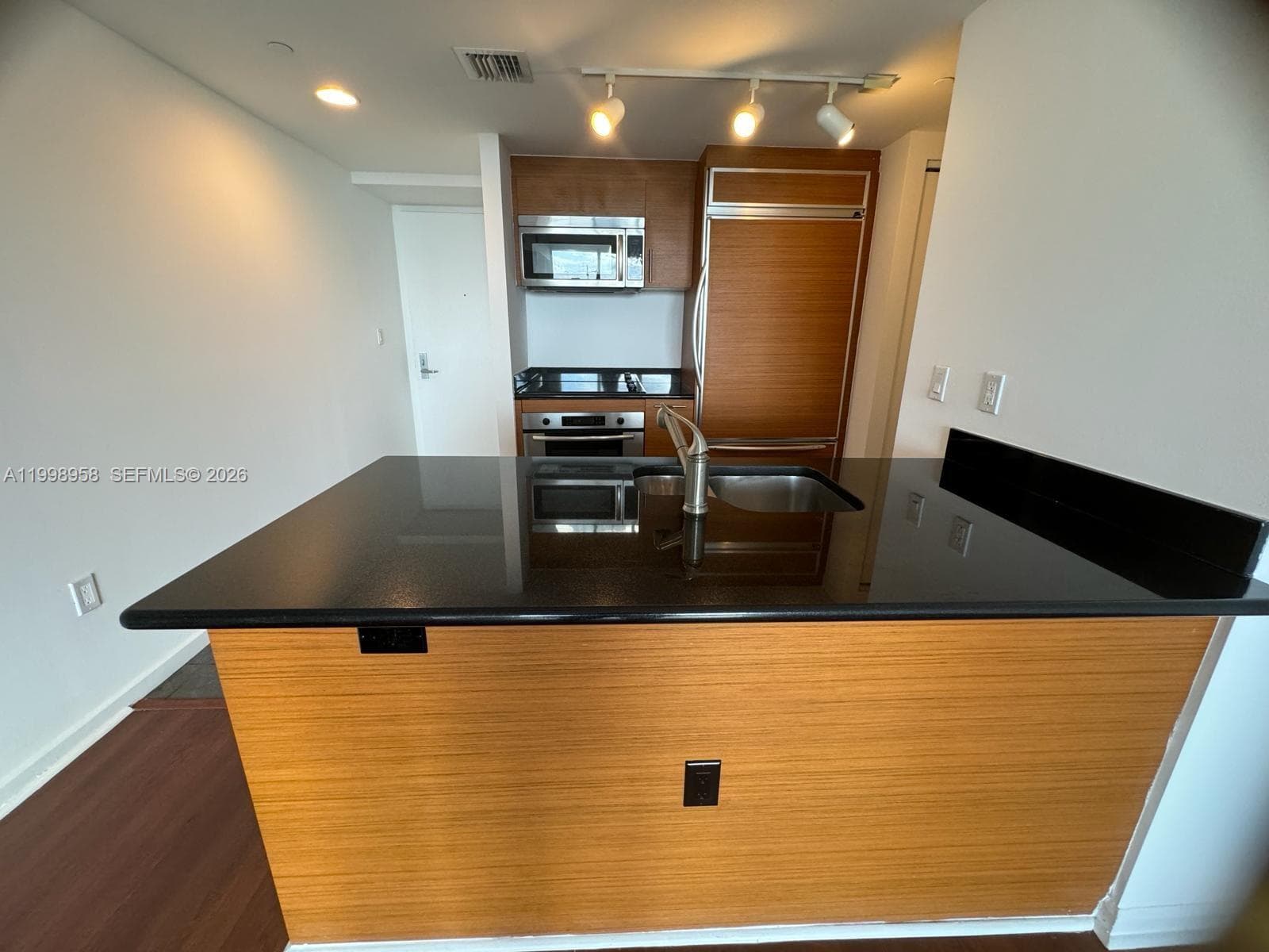 50 BISCAYNE Blvd # 3807, Miami FL 33132 — 8