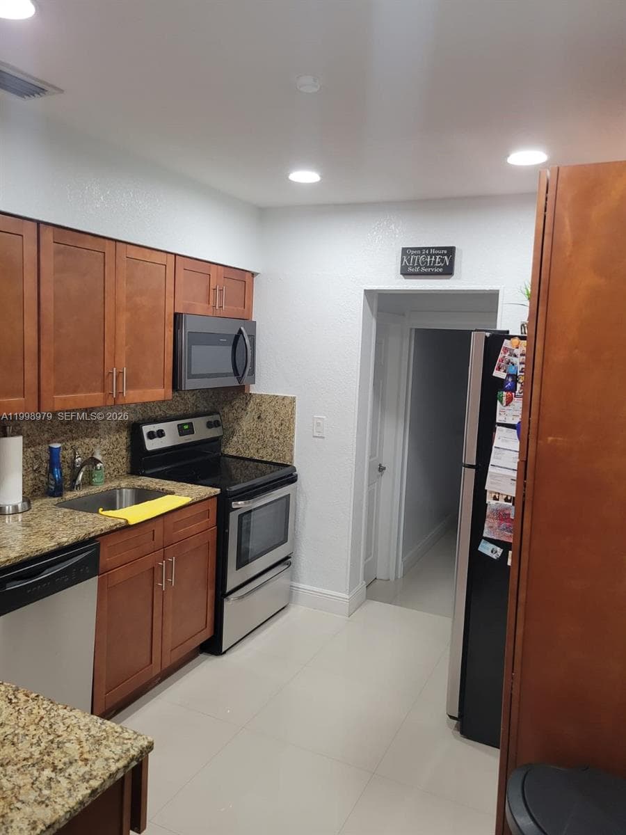 8245 SW 43rd St, Miami FL 33155 — 14