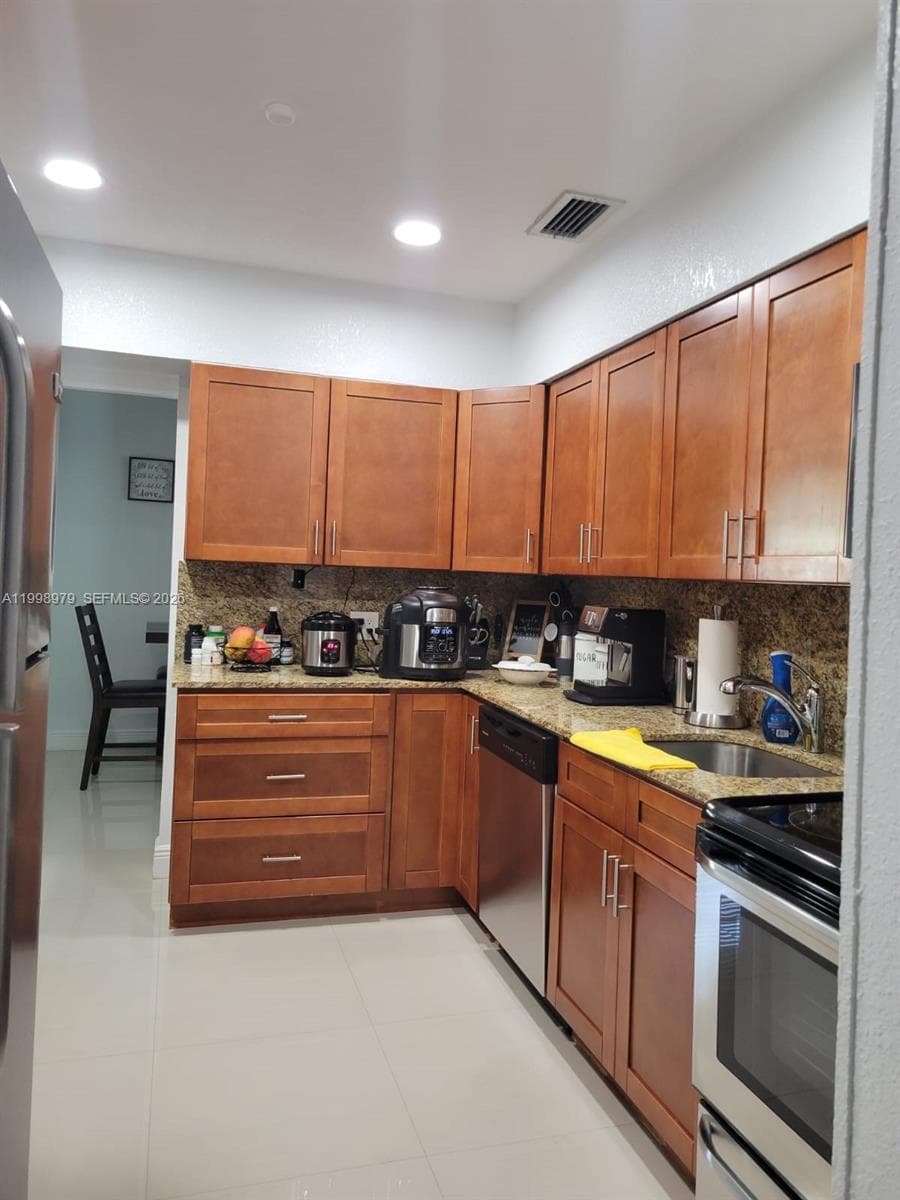 8245 SW 43rd St, Miami FL 33155 — 15