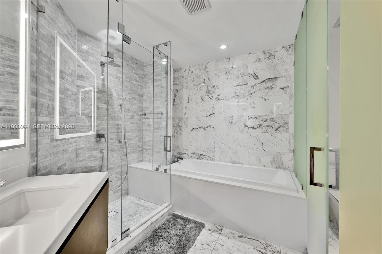 851 NE 1st Ave # 3708, Miami FL 33132 — 13