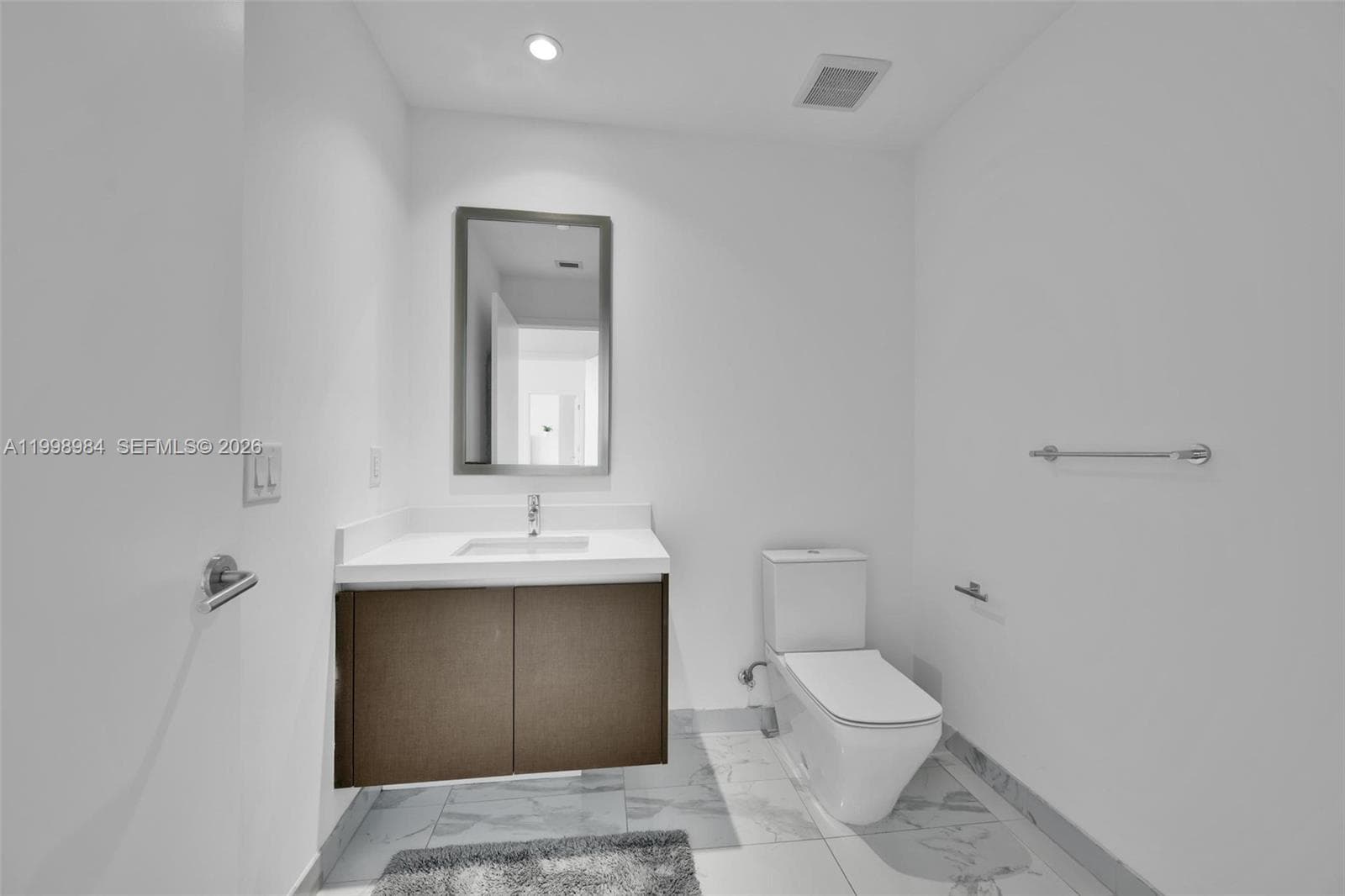851 NE 1st Ave # 3708, Miami FL 33132 — 17