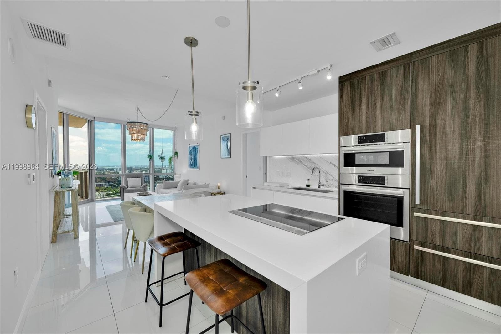 851 NE 1st Ave # 3708, Miami FL 33132 — 7