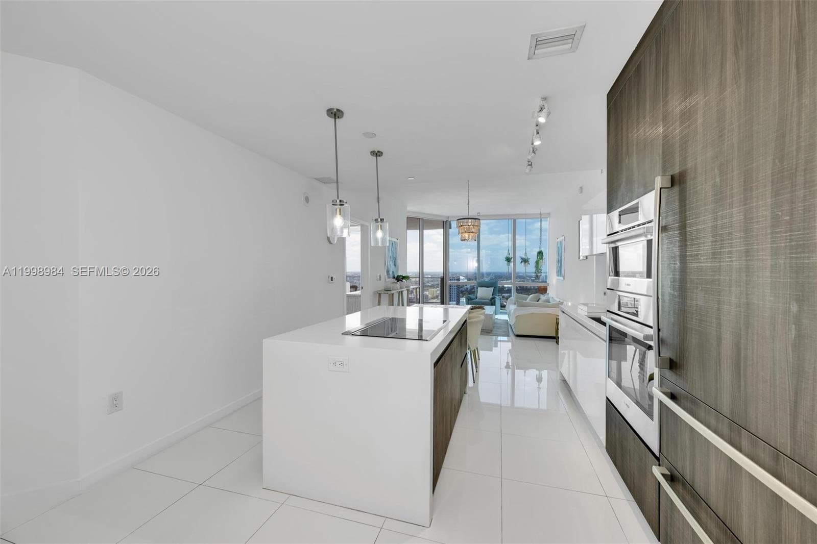 851 NE 1st Ave # 3708, Miami FL 33132 — 5