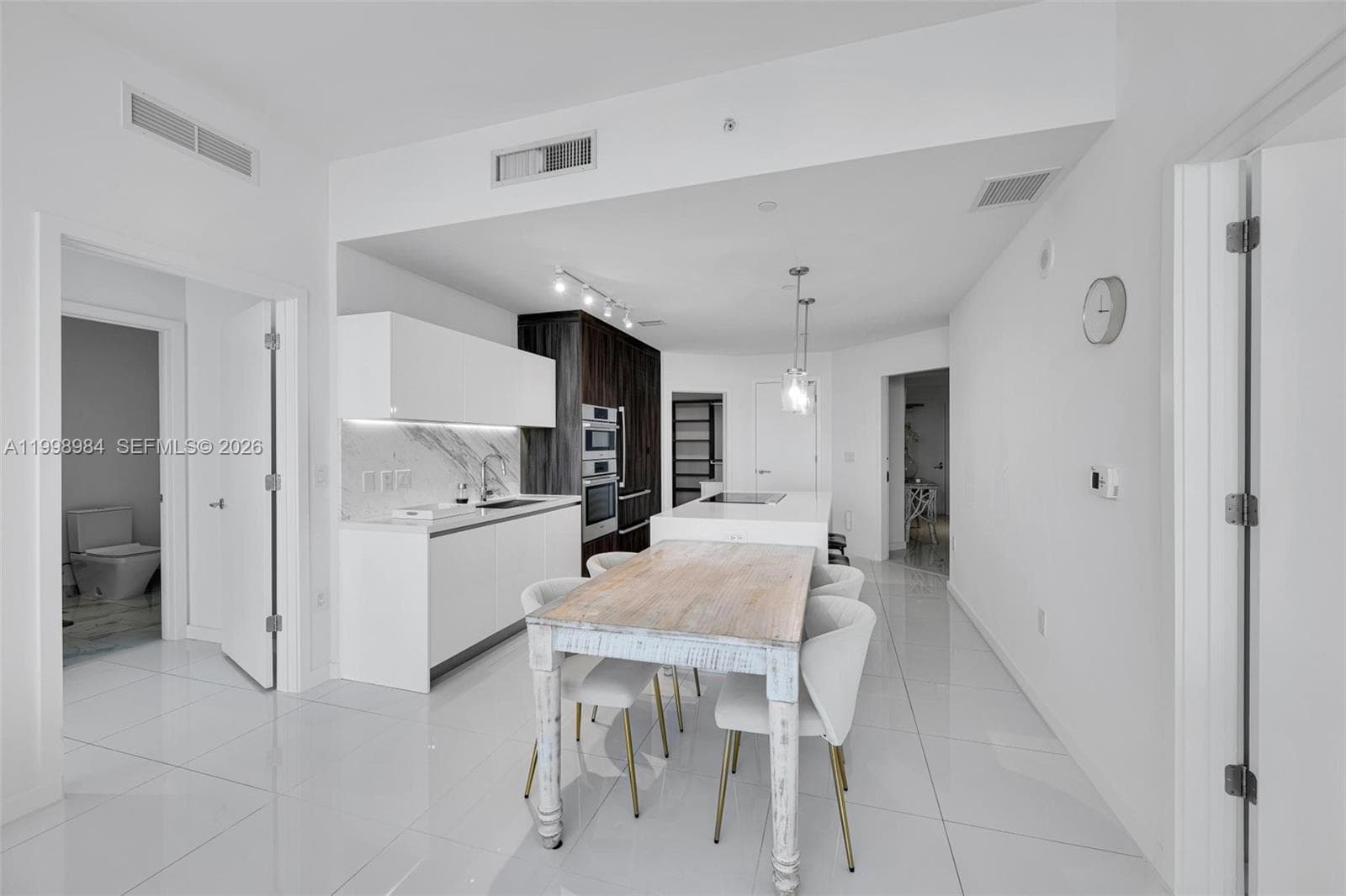 851 NE 1st Ave # 3708, Miami FL 33132 — 10