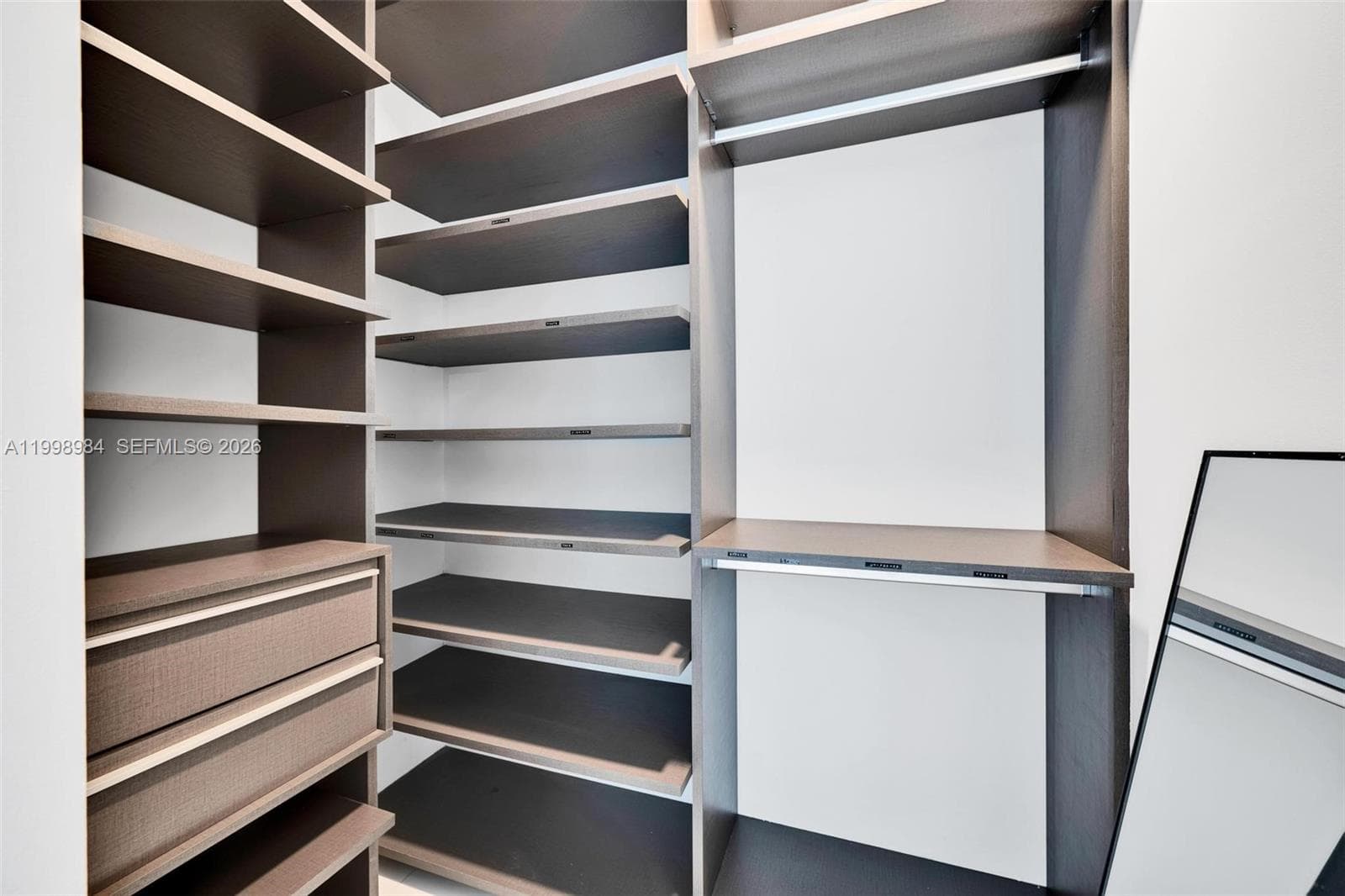 851 NE 1st Ave # 3708, Miami FL 33132 — 19