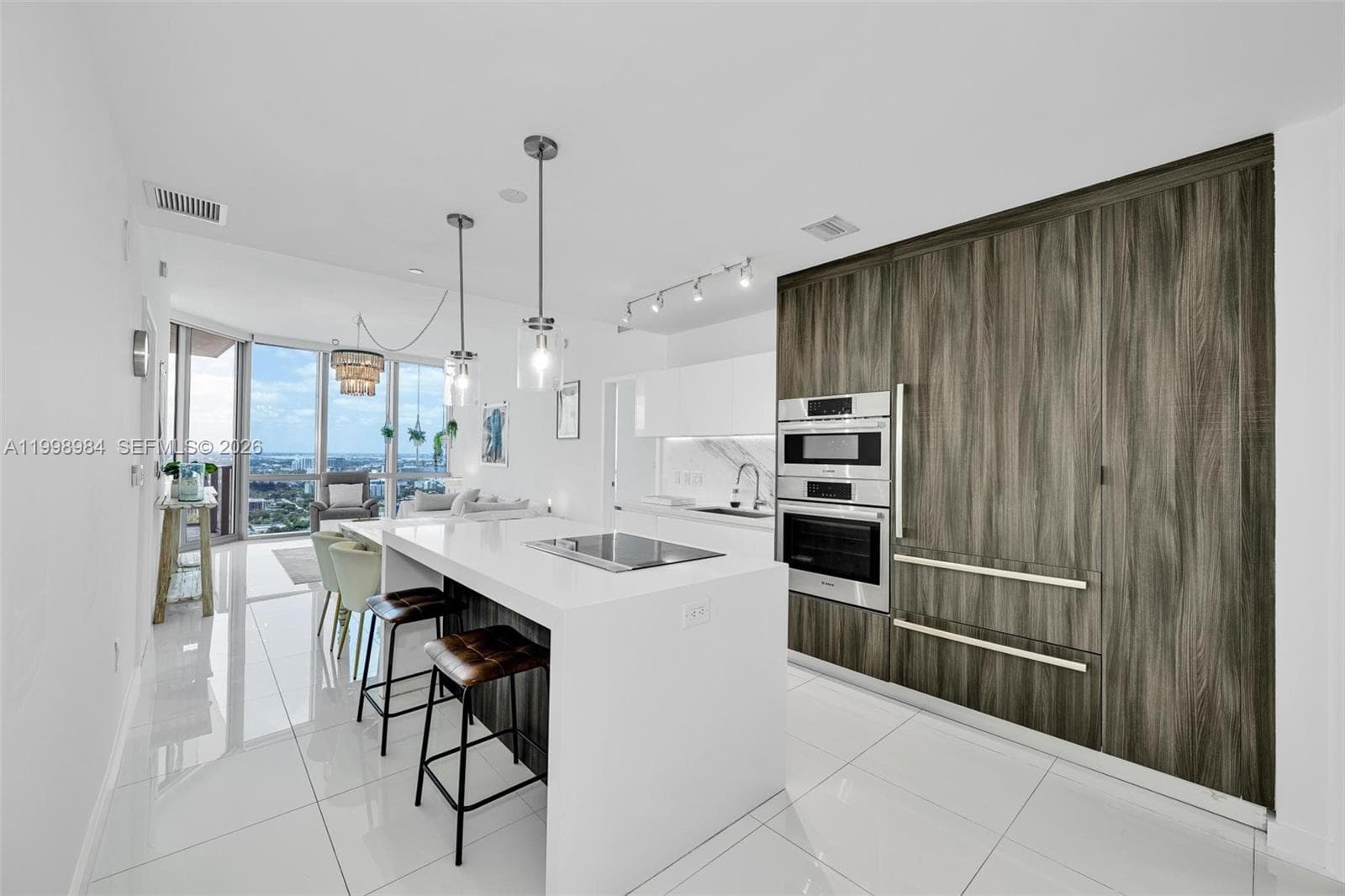 851 NE 1st Ave # 3708, Miami FL 33132 — 4