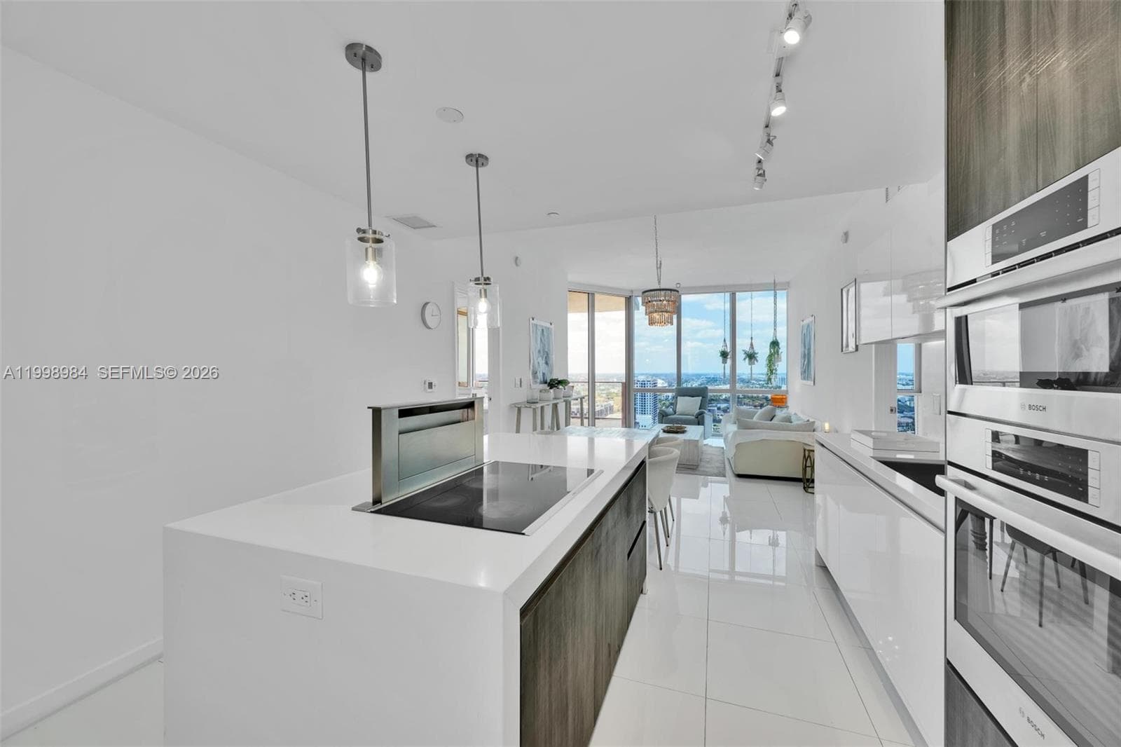 851 NE 1st Ave # 3708, Miami FL 33132 — 8