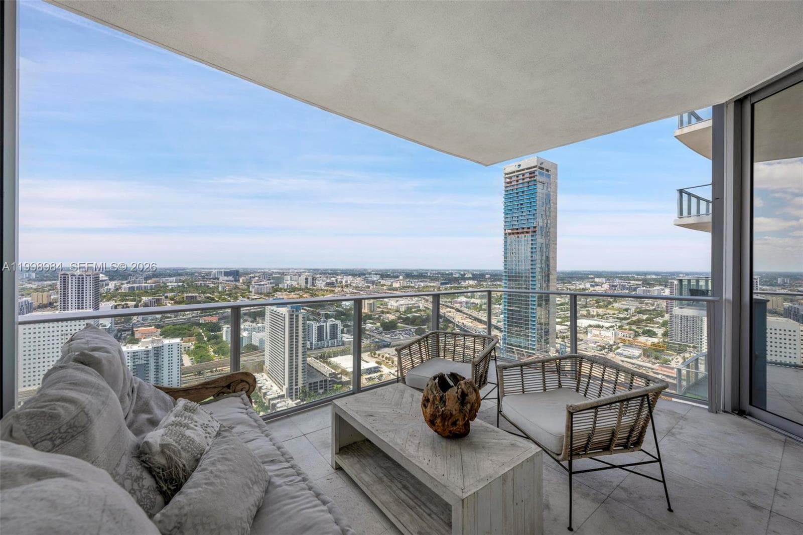 851 NE 1st Ave # 3708, Miami FL 33132 — 21