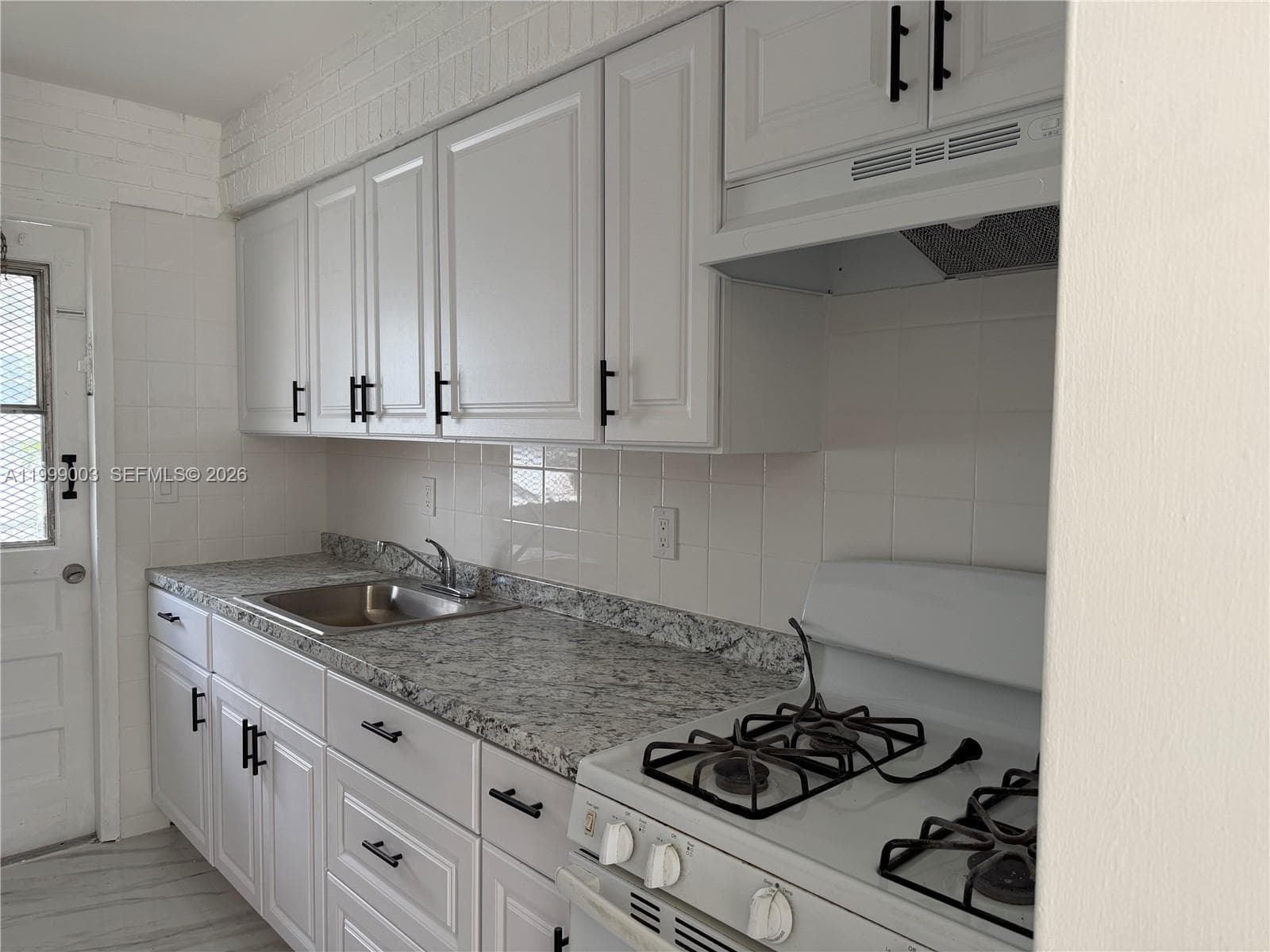 9283 SW 39th St, Miami FL 33165 — 4