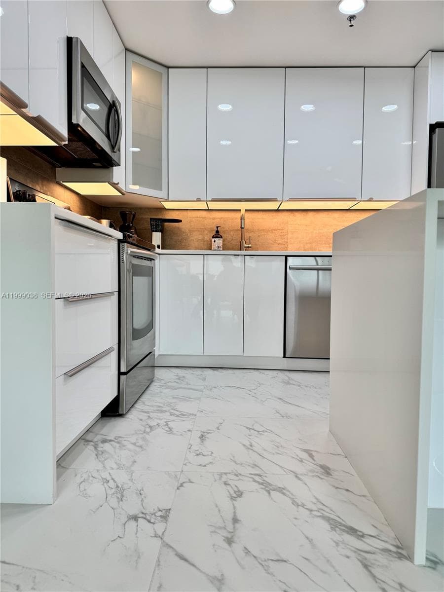 7800 Collins Ave # 101, Miami Beach FL 33141 — 16