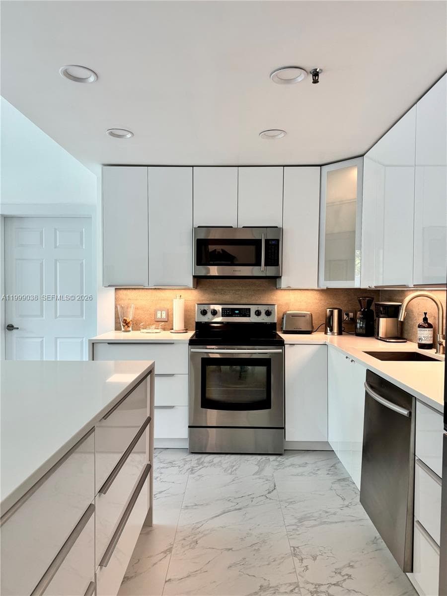 7800 Collins Ave # 101, Miami Beach FL 33141 — 20