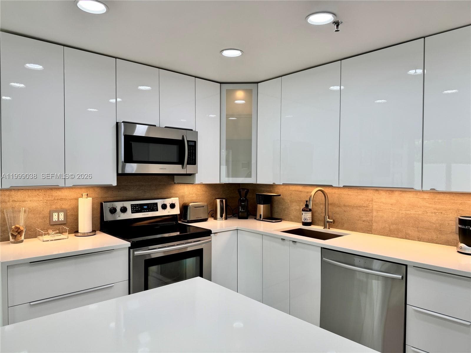 7800 Collins Ave # 101, Miami Beach FL 33141 — 18