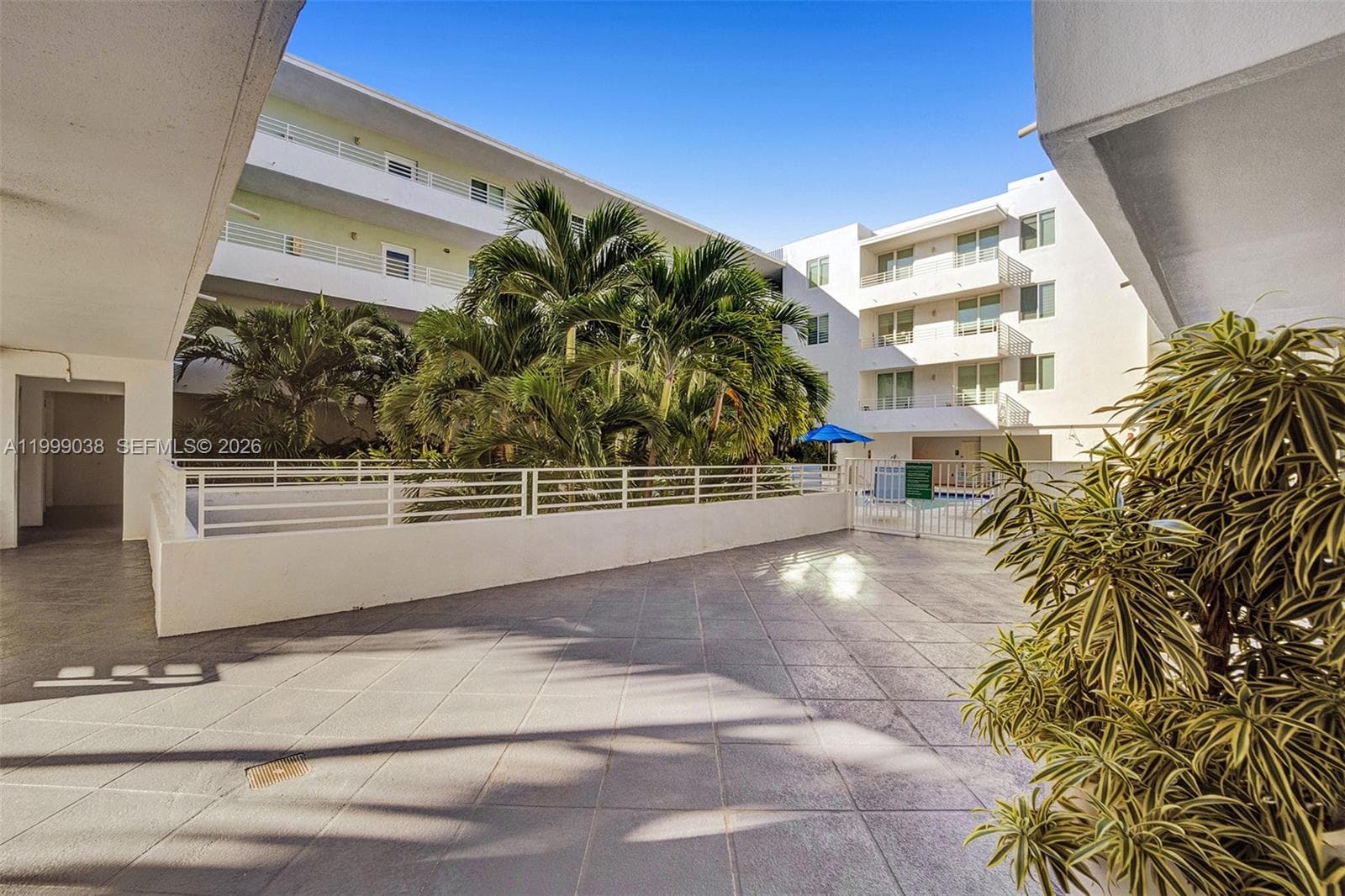 7800 Collins Ave # 101, Miami Beach FL 33141 — 40