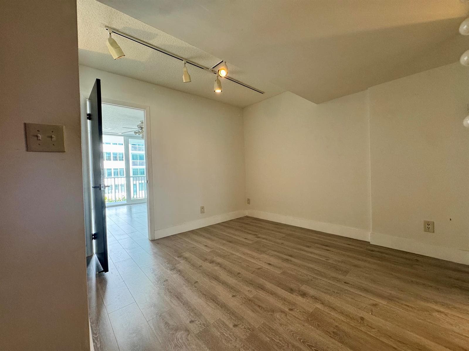 5401 Collins Avenue Apt 144, Miami Beach FL 33140 — 16