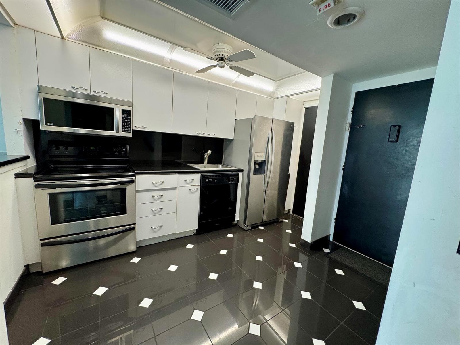 5401 Collins Avenue Apt 144, Miami Beach FL 33140 — 22