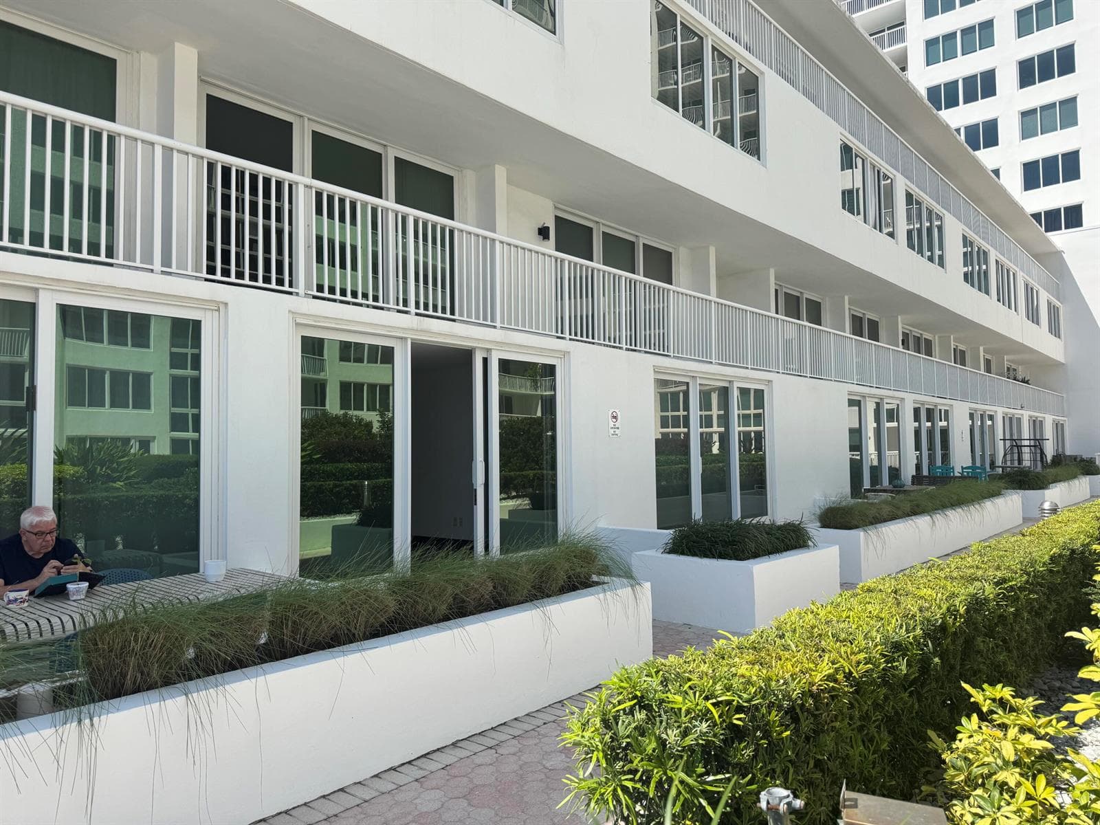 5401 Collins Avenue Apt 144, Miami Beach FL 33140 — 36