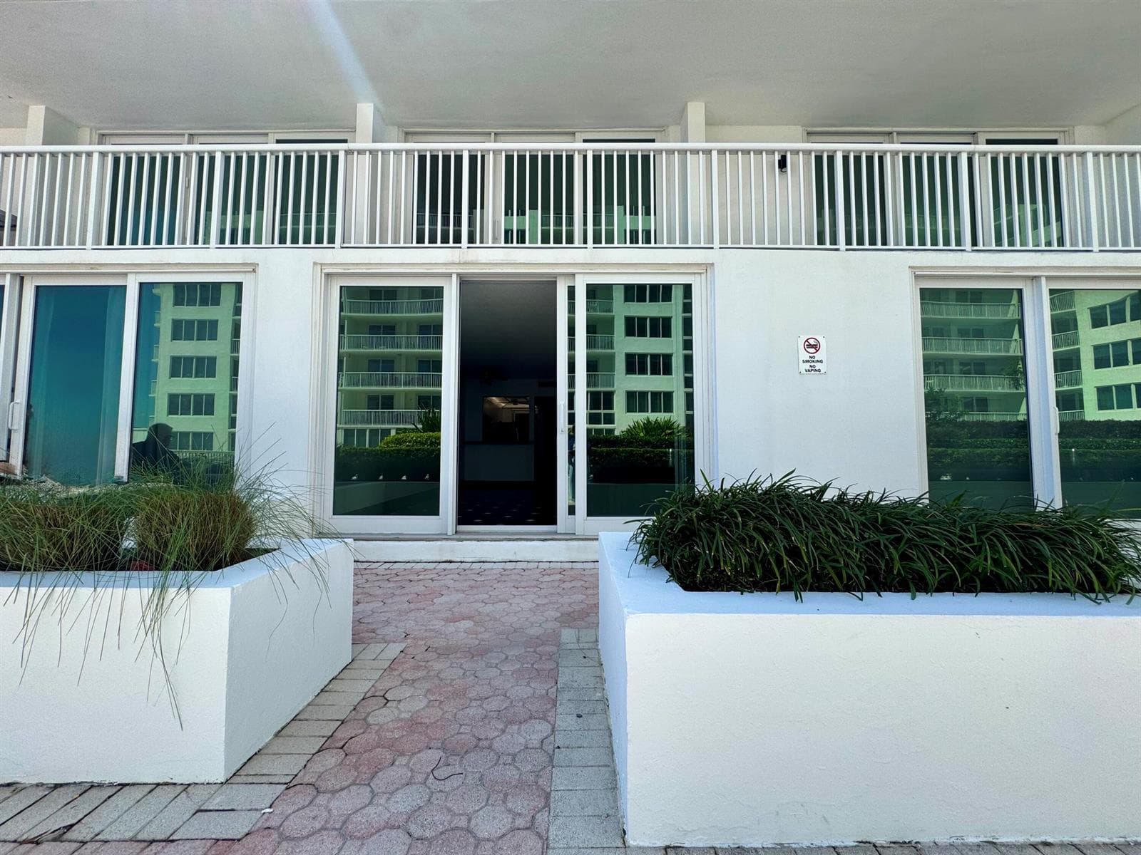 5401 Collins Avenue Apt 144, Miami Beach FL 33140 — 35