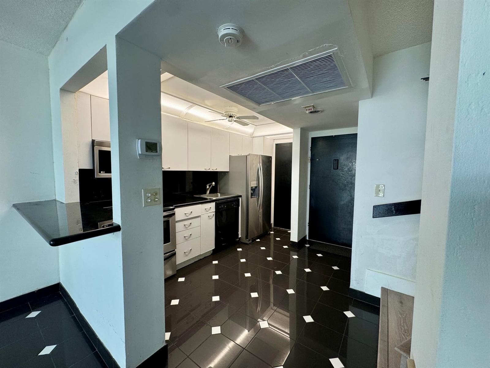 5401 Collins Avenue Apt 144, Miami Beach FL 33140 — 29