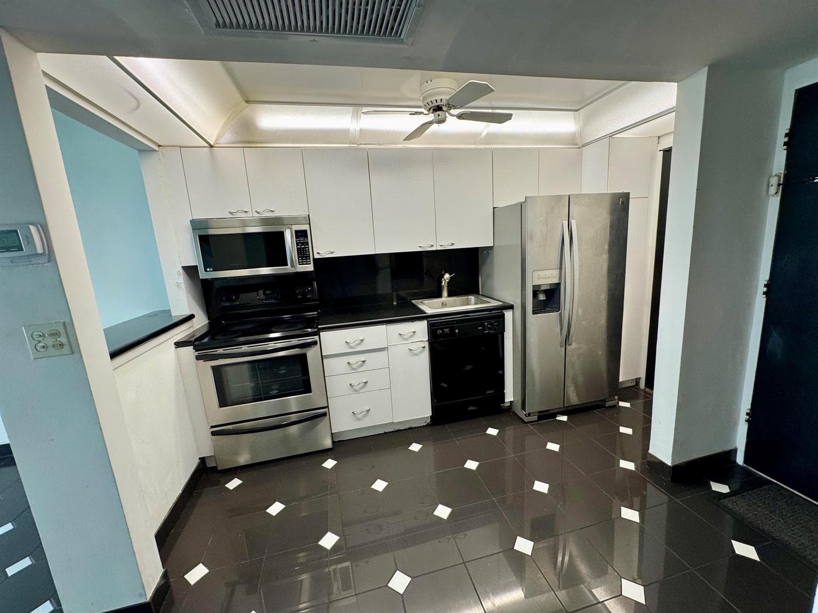 5401 Collins Avenue Apt 144, Miami Beach FL 33140 — 21