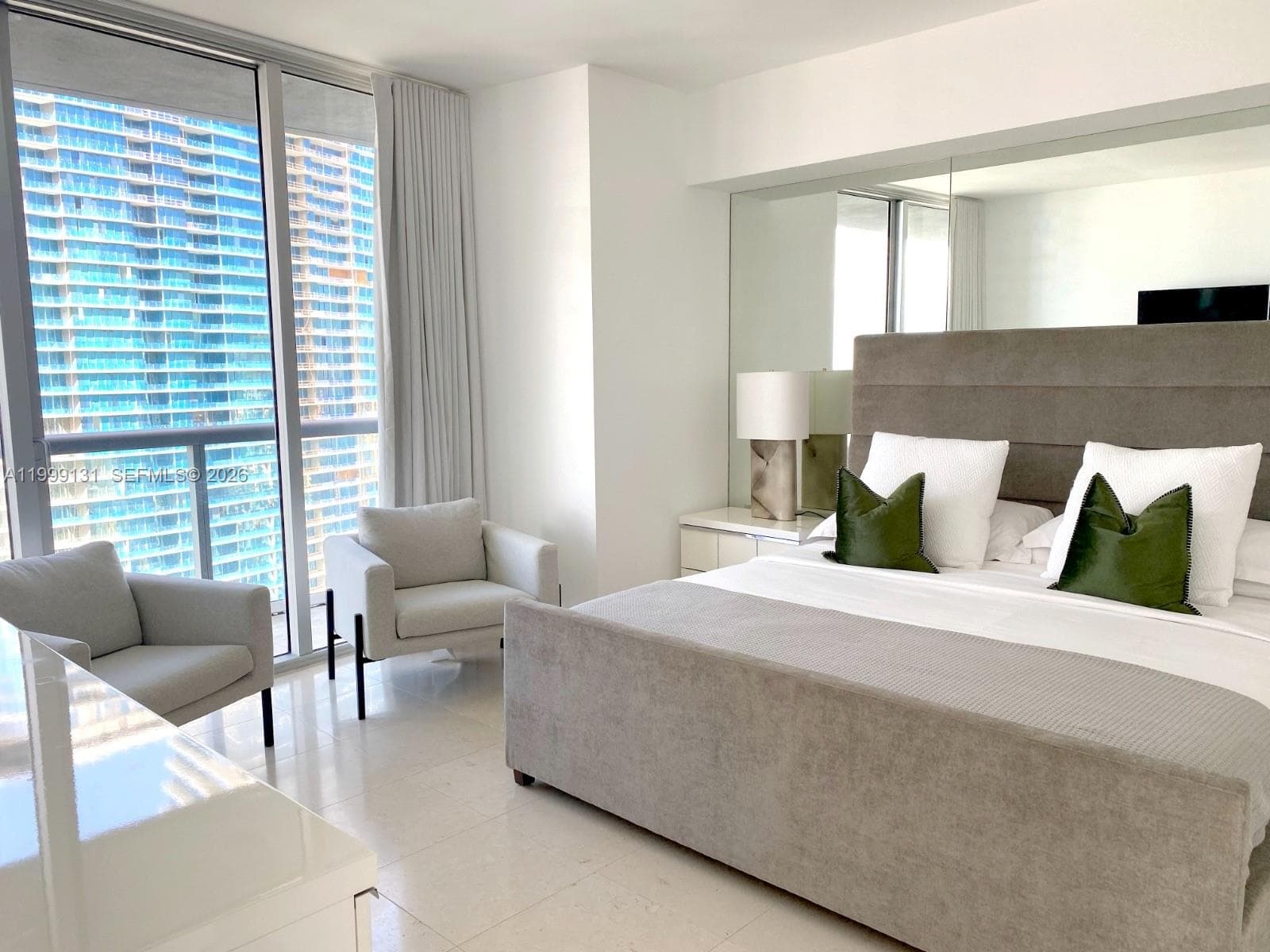 475 Brickell Ave # 3915, Miami FL 33131 — 3