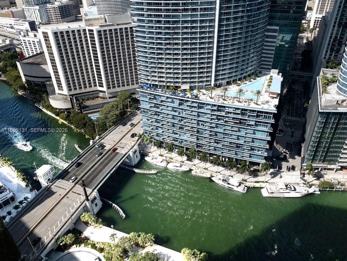 475 Brickell Ave # 3915, Miami FL 33131 — 20